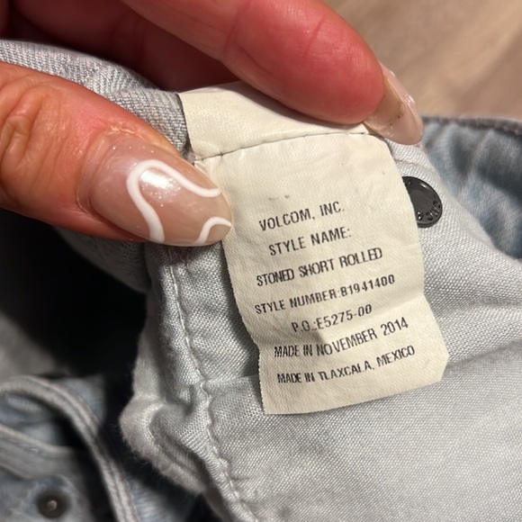 Volcom Women's 1991 Rolled Shorts Blue Drift Wash Shorts - Picture 12 of 12